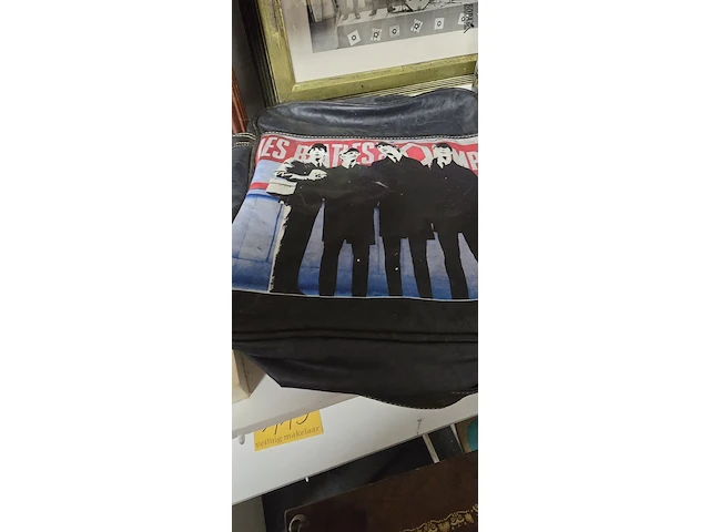 Lot 114 - groot lot beatle items ong 12 stuks - afbeelding 10 van  11