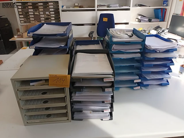 Lot 114 - lot sorteervakken - afbeelding 1 van  3
