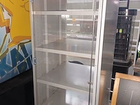 Lot 114 - vitrine kast - afbeelding 1 van  3
