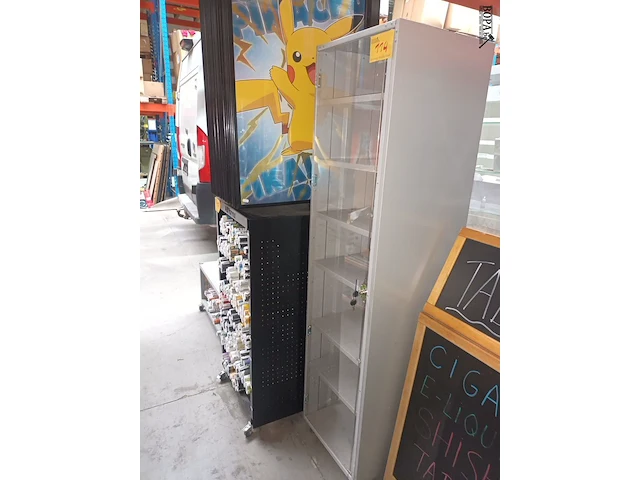 Lot 114 - vitrine kast - afbeelding 2 van  3