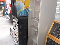Lot 114 - vitrine kast - afbeelding 2 van  3