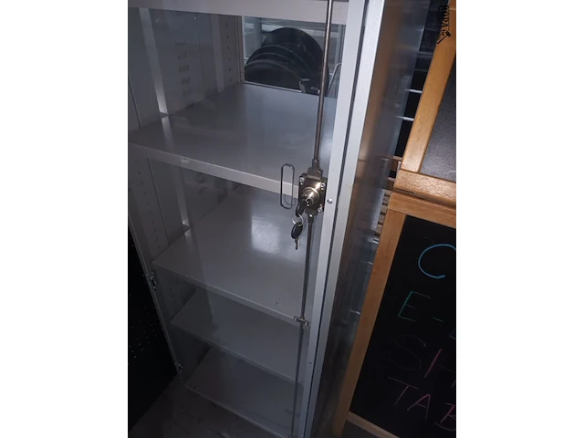 Lot 114 - vitrine kast - afbeelding 3 van  3