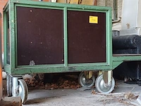 Lot 1140 - metalen transportbak groen - afbeelding 2 van  3