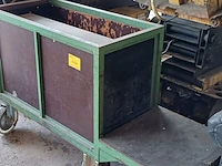 Lot 1140 - metalen transportbak groen - afbeelding 3 van  3