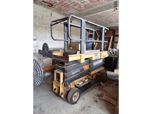 Lot 1142 - hoogtewerker - afbeelding 1 van  8