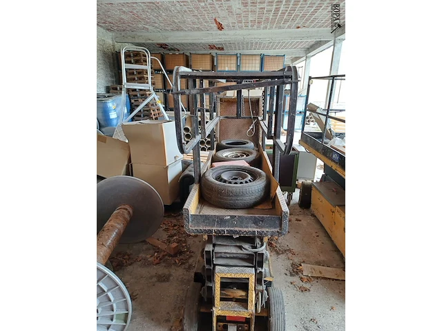 Lot 1142 - hoogtewerker - afbeelding 8 van  8