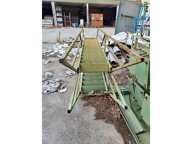 Lot 1145 - metalen industriële ladder - afbeelding 4 van  5