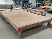 Lot 1148 - houten textieltafel. 3 stuks - afbeelding 1 van  2