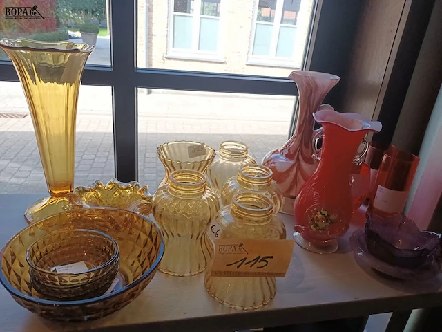 Lot 115 - glaswerk. 20 stuks - afbeelding 1 van  6