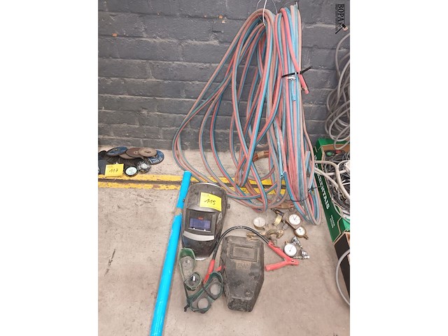 Lot 115 - lasmateriaal - afbeelding 1 van  5