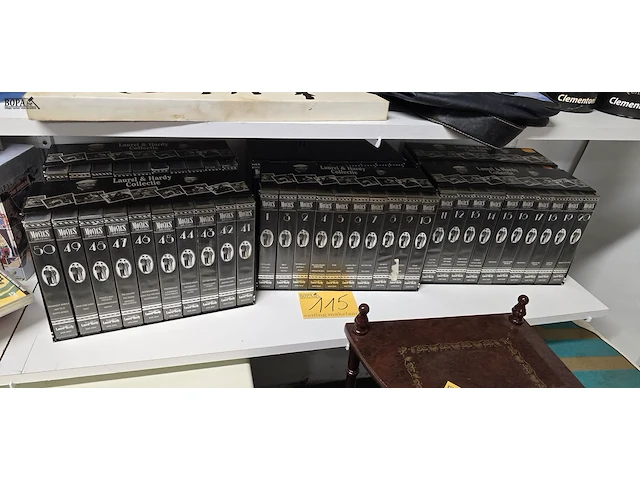 Lot 115 - lot laurel & hardy video boxen ong 6 stuks - afbeelding 1 van  6
