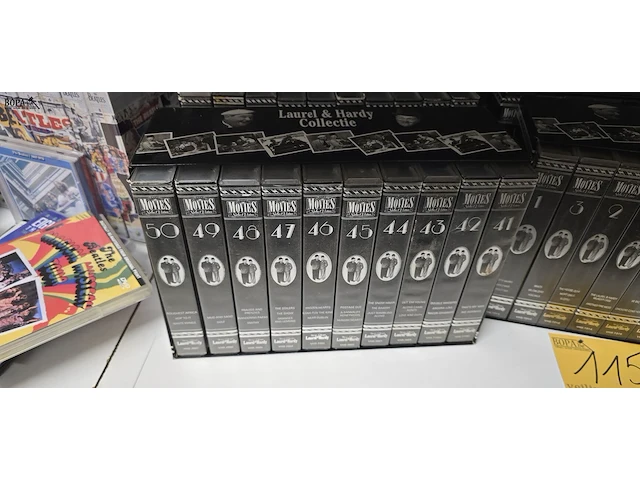 Lot 115 - lot laurel & hardy video boxen ong 6 stuks - afbeelding 4 van  6