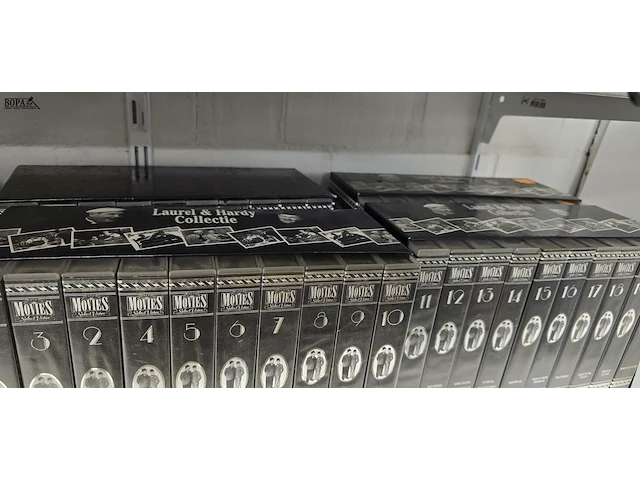Lot 115 - lot laurel & hardy video boxen ong 6 stuks - afbeelding 6 van  6