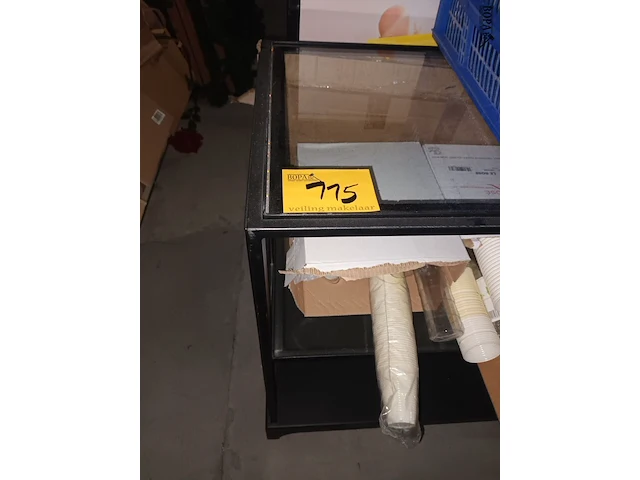 Lot 115 - presentatietafel - afbeelding 3 van  3