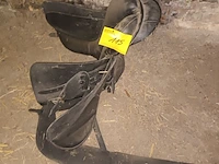 Lot 115 - zadel - afbeelding 1 van  2