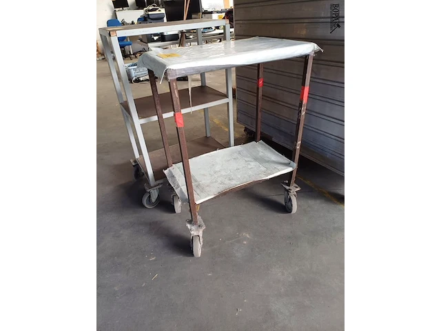 Lot 1151 - metalen trolly. 2 stuks - afbeelding 2 van  4