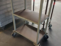 Lot 1151 - metalen trolly. 2 stuks - afbeelding 3 van  4