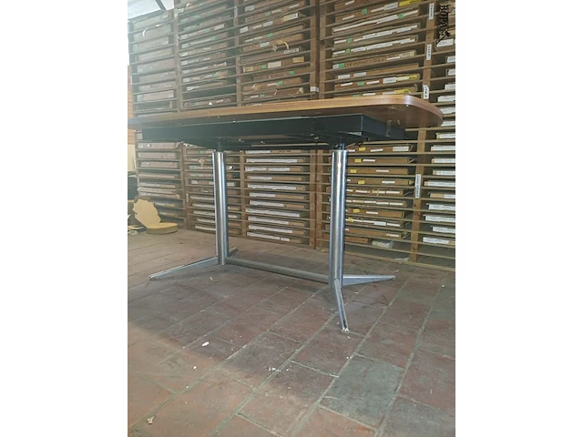 Lot 1154 - vintage tafel - afbeelding 2 van  4
