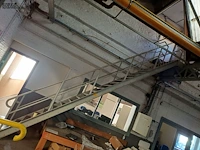 Lot 1155 - metalen trap met overloop - afbeelding 3 van  10