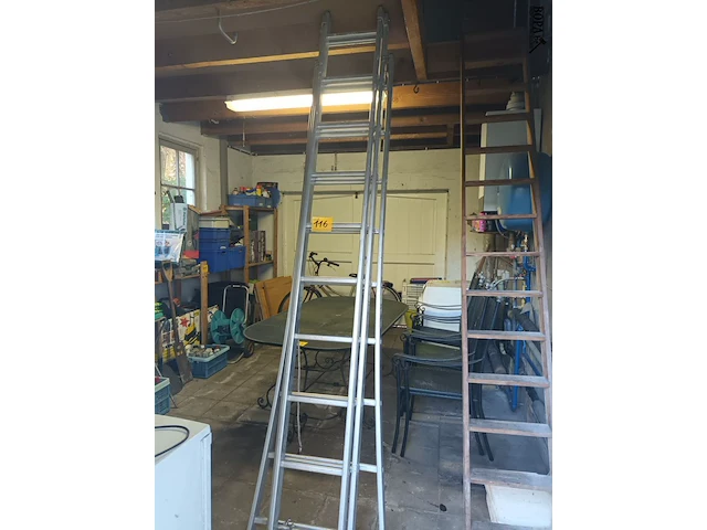 Lot 116 - aluminium trapladder - afbeelding 1 van  4