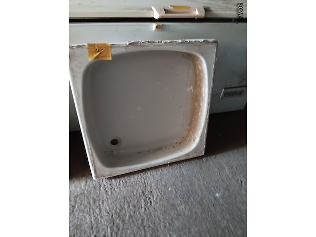 Lot 116 - douchebak. 2 stuks - afbeelding 1 van  2