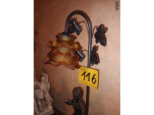 Lot 116 - lampadaire schoenmaker - afbeelding 2 van  3