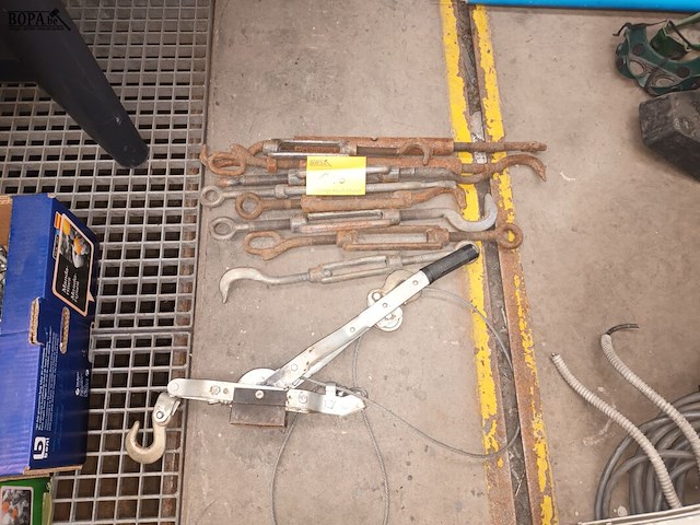 Lot 116 - lot werkmateriaal - afbeelding 1 van  3