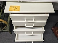 Lot 116 - wit ladenkastje - afbeelding 2 van  2