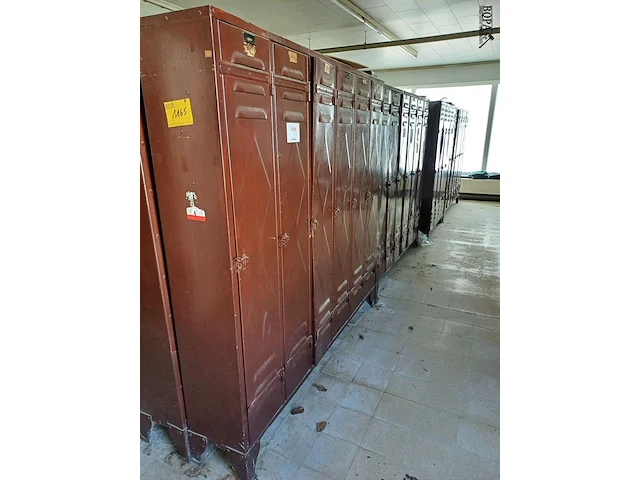 Lot 1165 - metalen lockerkasten. 22 stuks - afbeelding 1 van  3