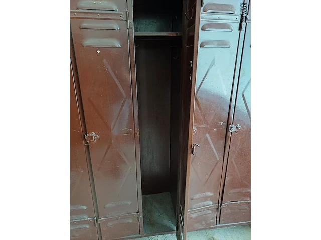 Lot 1167 - metalen lockerkasten. 26 stuks - afbeelding 2 van  3