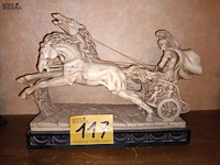 Lot 117 - beeld gladiator - afbeelding 1 van  4