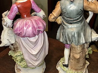 Lot 117 - biscuit beelden, 2 stuks - afbeelding 4 van  4