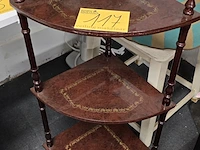 Lot 117 - hoek étagere - afbeelding 1 van  2