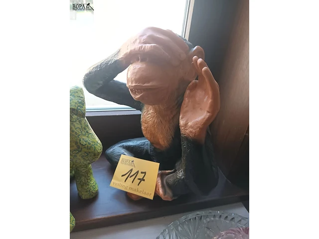 Lot 117 - hond en aap - afbeelding 3 van  4
