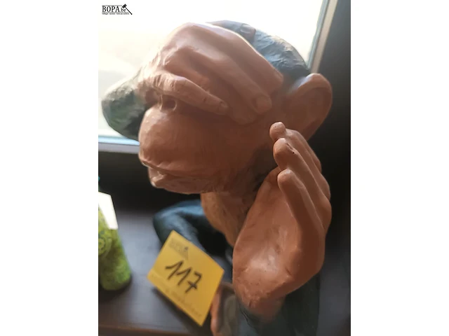 Lot 117 - hond en aap - afbeelding 4 van  4