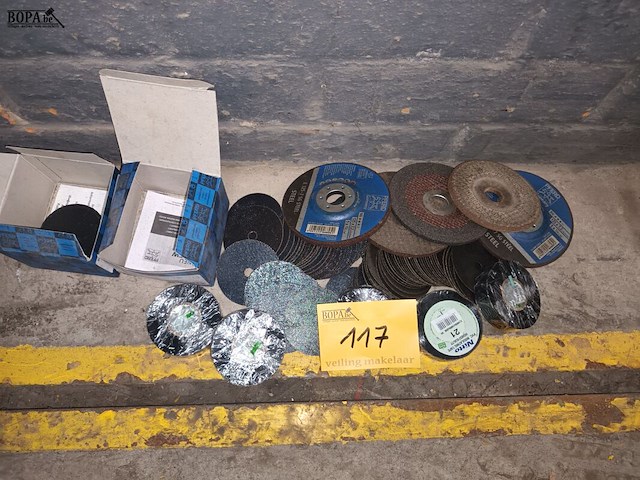 Lot 117 - lot diverse schijven - afbeelding 1 van  3