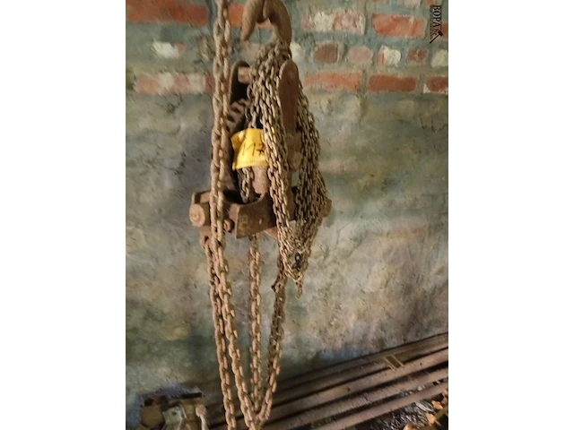 Lot 117 - lot schroot - afbeelding 1 van  5