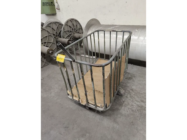 Lot 117 - metalen transportkar - afbeelding 1 van  4