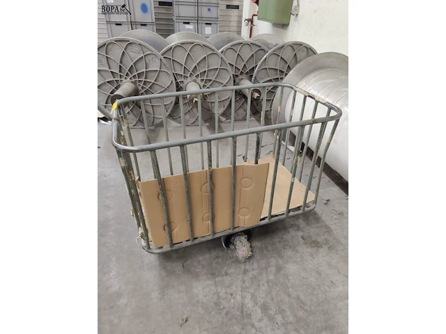 Lot 117 - metalen transportkar - afbeelding 2 van  4