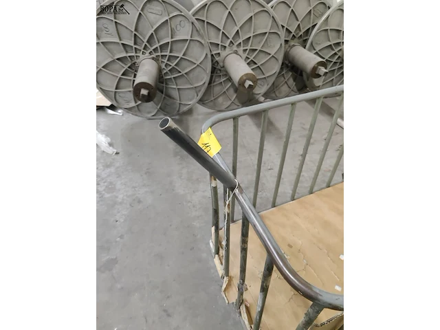 Lot 117 - metalen transportkar - afbeelding 3 van  4