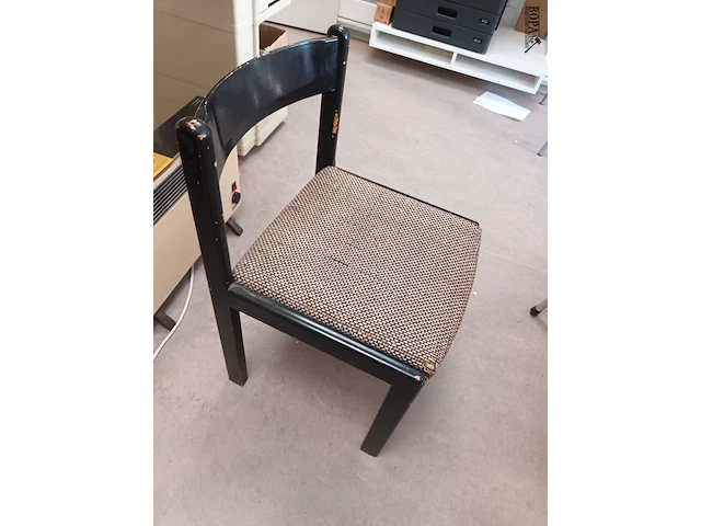 Lot 117 - tafel en stoel - afbeelding 3 van  3