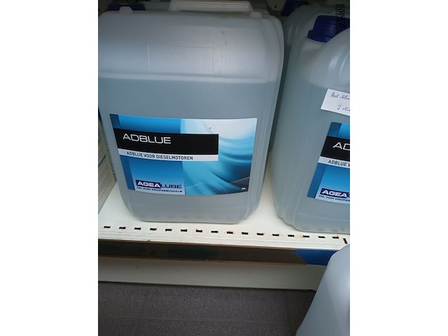 Lot 118 - adblue 10 liter. 7 stuks - afbeelding 2 van  3