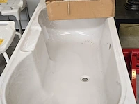 Lot 118 - badkuip en lavabo nieuw - afbeelding 1 van  3