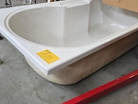 Lot 118 - badkuip en lavabo nieuw - afbeelding 2 van  3