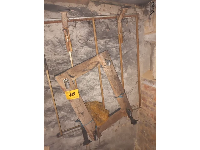 Lot 118 - bagagerek en karretje - afbeelding 1 van  3