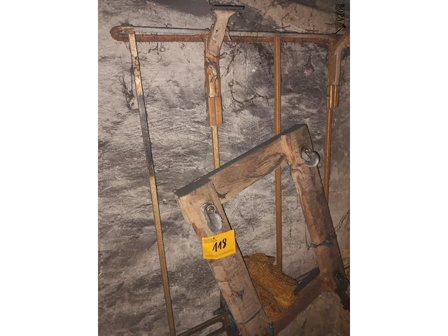 Lot 118 - bagagerek en karretje - afbeelding 2 van  3