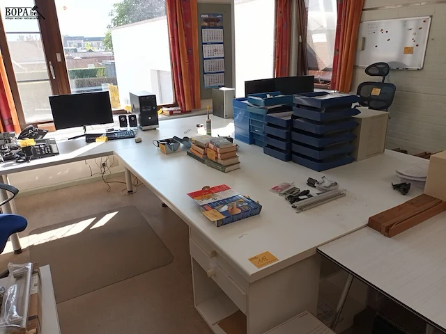 Lot 118 - bureau - afbeelding 1 van  4