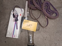 Lot 118 - pneumatische bandschuurmachine - afbeelding 1 van  3