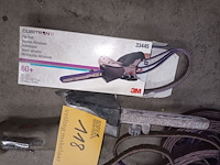 Lot 118 - pneumatische bandschuurmachine - afbeelding 2 van  3