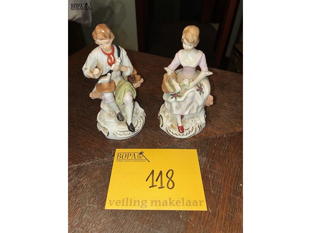 Lot 118 - porceleinen beelden, 2 stuks - afbeelding 1 van  3